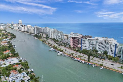 Condo in Miami Beach, Florida, 2 bedrooms  № 1177908 - photo 27