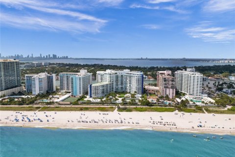 Condo in Miami Beach, Florida, 2 bedrooms  № 1177908 - photo 23