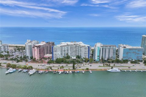 Condo in Miami Beach, Florida, 2 bedrooms  № 1177908 - photo 28