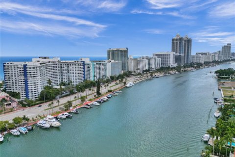 Condo in Miami Beach, Florida, 2 bedrooms  № 1177908 - photo 30