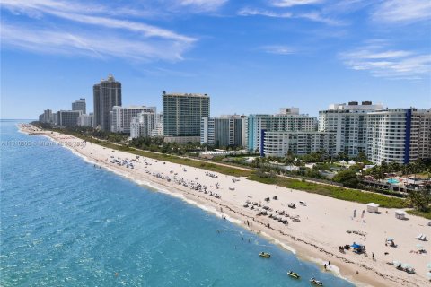 Condo in Miami Beach, Florida, 2 bedrooms  № 1177908 - photo 17