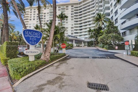 Condo in Miami Beach, Florida, 2 bedrooms  № 1177908 - photo 2