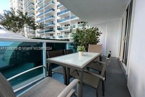 Condo in Miami Beach, Florida, 1 bedroom  № 1177863 - photo 10