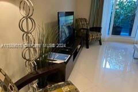 Condo in Miami Beach, Florida, 1 bedroom  № 1177863 - photo 6