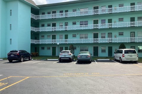 Condo in Lauderdale Lakes, Florida, 2 bedrooms  № 1177405 - photo 6