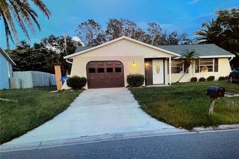 House in Venice, Florida 2 bedrooms, 111.67 sq.m. № 1385244 - photo 1