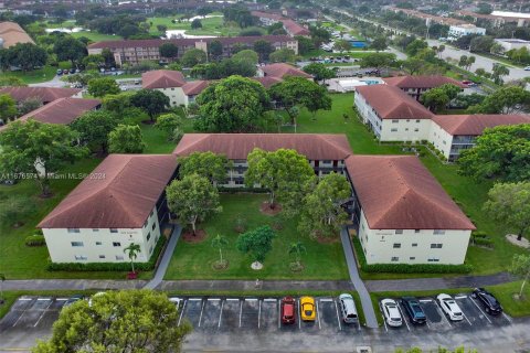 Condominio en venta en Pembroke Pines, Florida, 2 dormitorios, 88.63 m2 № 1401460 - foto 1