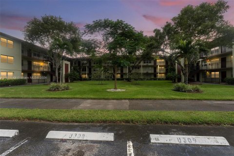 Condominio en venta en Pembroke Pines, Florida, 2 dormitorios, 88.63 m2 № 1401460 - foto 2