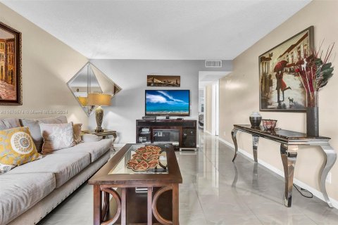 Condominio en venta en Pembroke Pines, Florida, 2 dormitorios, 88.63 m2 № 1401460 - foto 9