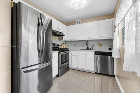 Condominio en venta en Pembroke Pines, Florida, 2 dormitorios, 88.63 m2 № 1401460 - foto 13