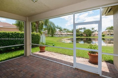 House in Weston, Florida 3 bedrooms, 144.18 sq.m. № 1401563 - photo 6