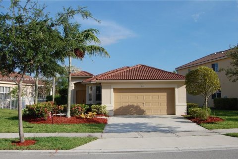 House in Weston, Florida 3 bedrooms, 144.18 sq.m. № 1401563 - photo 1