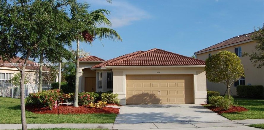 House in Weston, Florida 3 bedrooms, 144.18 sq.m. № 1401563