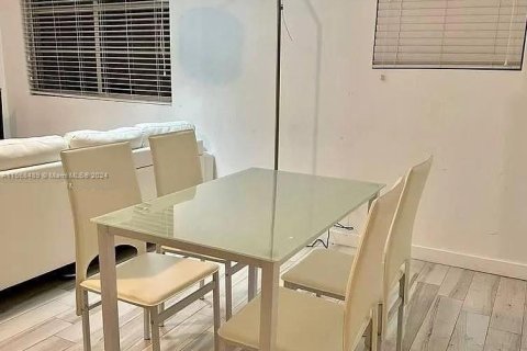 Condo in Miami Beach, Florida, 1 bedroom  № 1401525 - photo 3