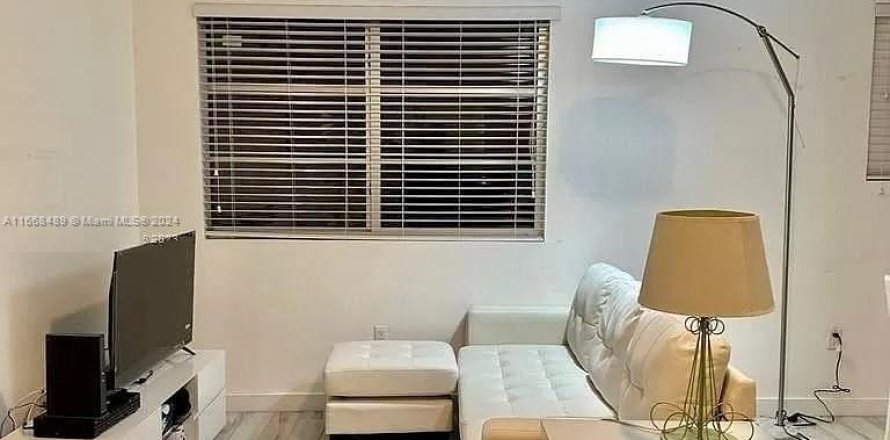 Condominio en Miami Beach, Florida, 1 dormitorio  № 1401525