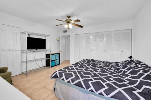 Condominio en venta en North Miami, Florida, 1 dormitorio, 67.35 m2 № 829871 - foto 13
