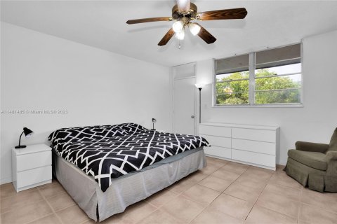 Condominio en venta en North Miami, Florida, 1 dormitorio, 67.35 m2 № 829871 - foto 12