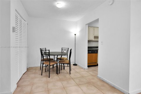 Copropriété à vendre à North Miami, Floride: 1 chambre, 67.35 m2 № 829871 - photo 8