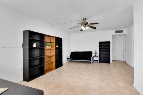 Купить кондоминиум в Норт-Майами, Флорида 1 спальня, 67.35м2, № 829871 - фото 4