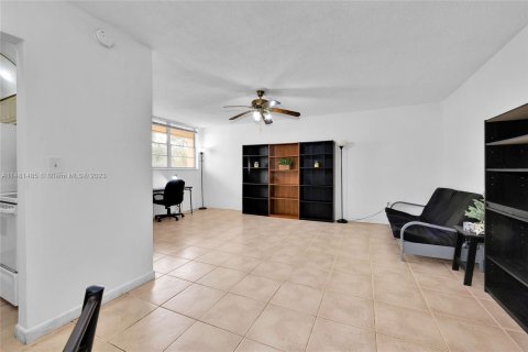 Condominio en venta en North Miami, Florida, 1 dormitorio, 67.35 m2 № 829871 - foto 6