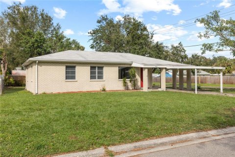 House in Tampa, Florida 3 bedrooms, 85.93 sq.m. № 1438005 - photo 1