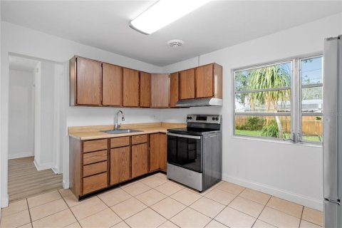 House in Tampa, Florida 3 bedrooms, 85.93 sq.m. № 1438005 - photo 7