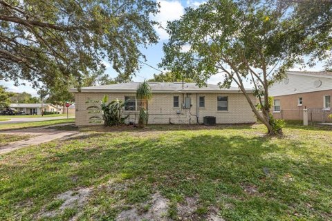 House in Tampa, Florida 3 bedrooms, 85.93 sq.m. № 1438005 - photo 21