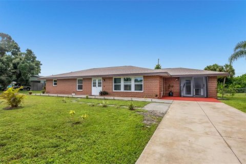 Villa ou maison à vendre à Port Charlotte, Floride: 4 chambres, 199.18 m2 № 1340576 - photo 1