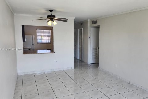 Condominio en venta en Hialeah Gardens, Florida, 1 dormitorio, 59.83 m2 № 967505 - foto 19