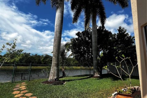 Villa ou maison à vendre à Miramar, Floride: 4 chambres, 249.72 m2 № 1225541 - photo 1