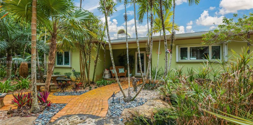 Villa ou maison à Miami, Floride 7 chambres, 378.3 m2 № 1404655