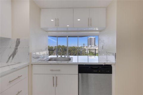 Condominio en venta en North Bay Village, Florida, 2 dormitorios, 98.57 m2 № 1404741 - foto 11