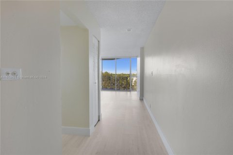 Condominio en venta en North Bay Village, Florida, 2 dormitorios, 98.57 m2 № 1404741 - foto 3