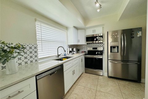 Condominio en venta en Miami, Florida, 1 dormitorio, 65.96 m2 № 1404701 - foto 12