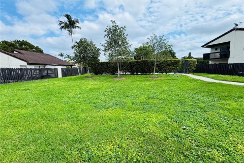 Condo in Miami, Florida, 1 bedroom  № 1404701 - photo 19