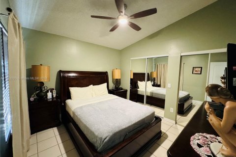 Condo in Miami, Florida, 1 bedroom  № 1404701 - photo 5