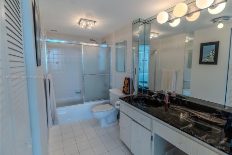 Condominio en venta en Hallandale Beach, Florida, 1 dormitorio, 92.9 m2 № 1220780 - foto 12