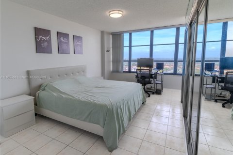 Condominio en venta en Hallandale Beach, Florida, 1 dormitorio, 92.9 m2 № 1220780 - foto 6