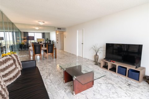 Condominio en venta en Hallandale Beach, Florida, 1 dormitorio, 92.9 m2 № 1220780 - foto 9
