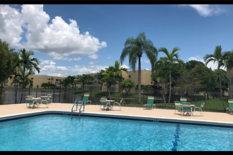 Condo in Fort Lauderdale, Florida, 1 bedroom  № 1222527 - photo 1