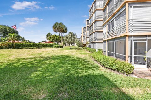 Condo in Boca Raton, Florida, 2 bedrooms  № 1222432 - photo 1