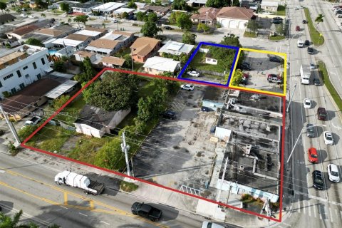 Commercial property in Hialeah, Florida № 880455 - photo 1