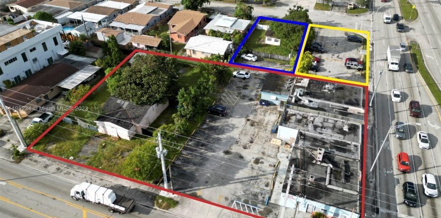Commercial property in Hialeah, Florida № 880455