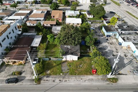 Commercial property in Hialeah, Florida № 880455 - photo 5