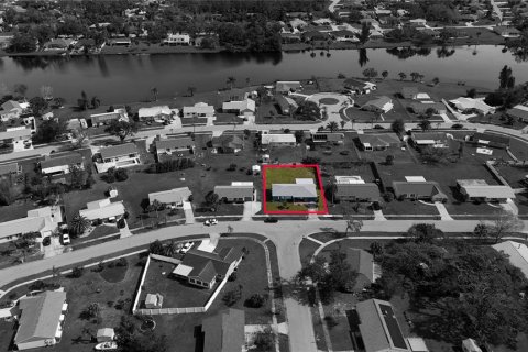 House in North Port, Florida 3 bedrooms, 144.65 sq.m. № 990048 - photo 18