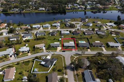 House in North Port, Florida 3 bedrooms, 144.65 sq.m. № 990048 - photo 1