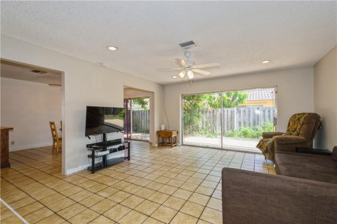 House in Sunrise, Florida 3 bedrooms, 120.22 sq.m. № 946050 - photo 14