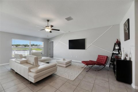 House in Riverview, Florida 4 bedrooms, 179.77 sq.m. № 1349522 - photo 6