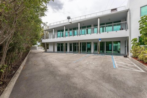 Commercial property in Miami, Florida № 876696 - photo 2