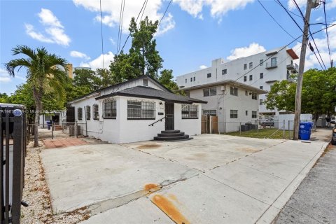 Casa en venta en Miami, Florida, 6 dormitorios № 1389611 - foto 2